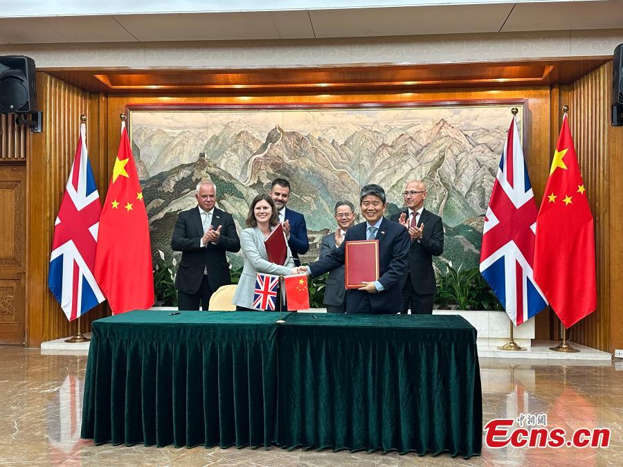 Britain returns 12 cultural relics, artworks to China
