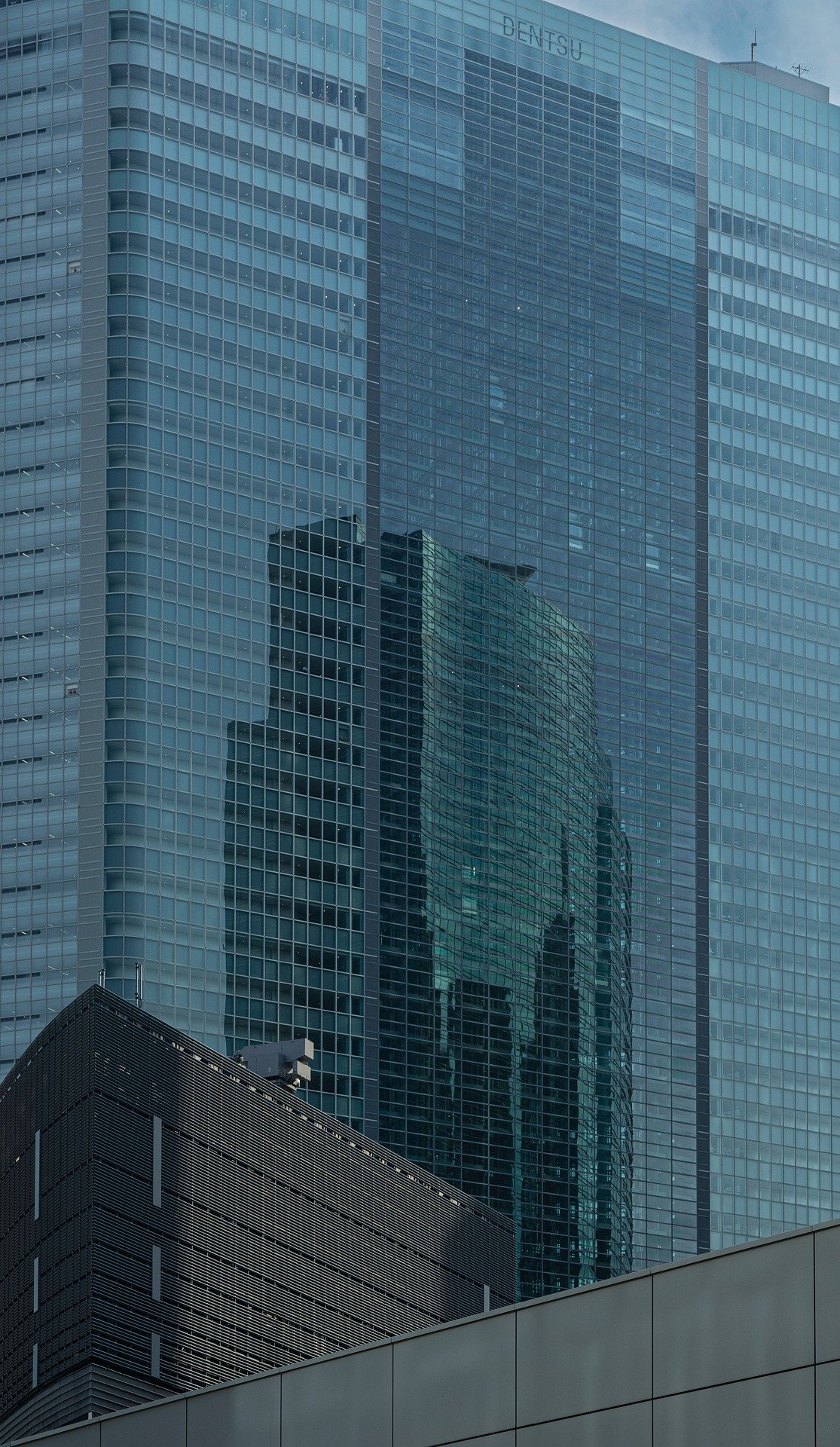 Madogiwazoku: Γιατί οι ιαπωνικές επιχειρήσεις τους πληρώνουν απλά για να κάθονται πλάι στο παράθυρο